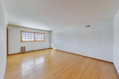 Tiny photo for 413 S Carol Lane, Mount Prospect, IL 60056 (MLS # 12555118)