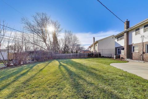 Tiny photo for 413 S Carol Lane, Mount Prospect, IL 60056 (MLS # 12555118)