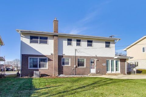 Tiny photo for 413 S Carol Lane, Mount Prospect, IL 60056 (MLS # 12555118)