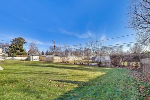 Tiny photo for 413 S Carol Lane, Mount Prospect, IL 60056 (MLS # 12555118)