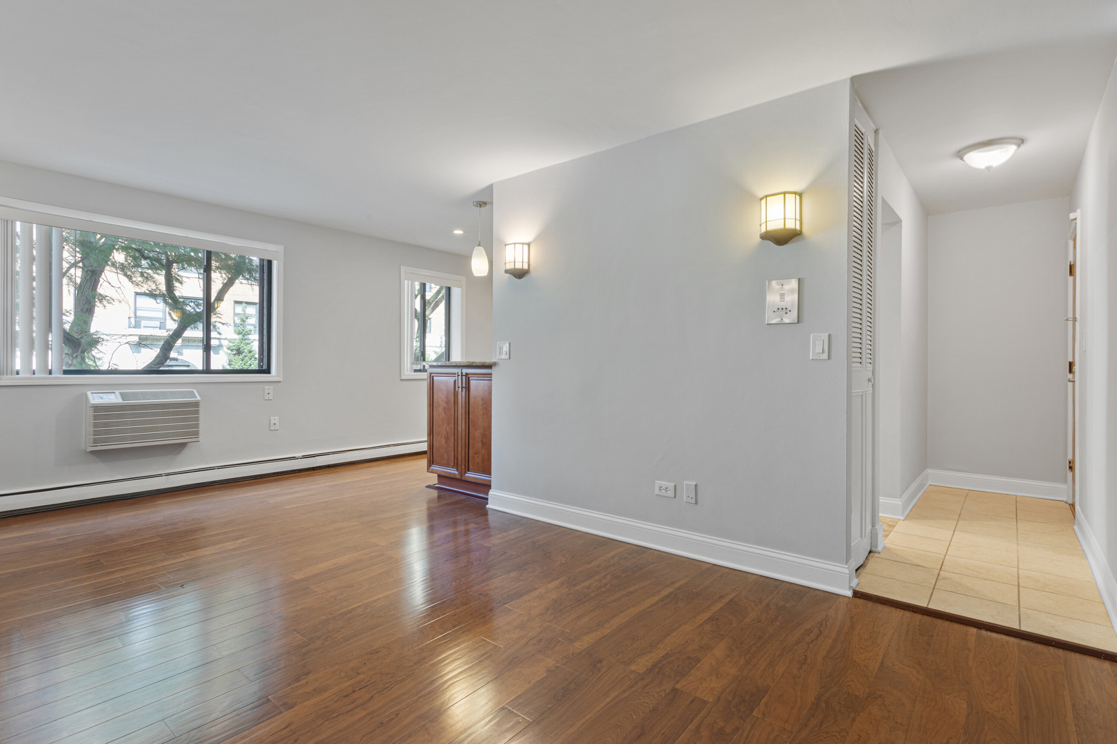 6201 N Kenmore Avenue 302