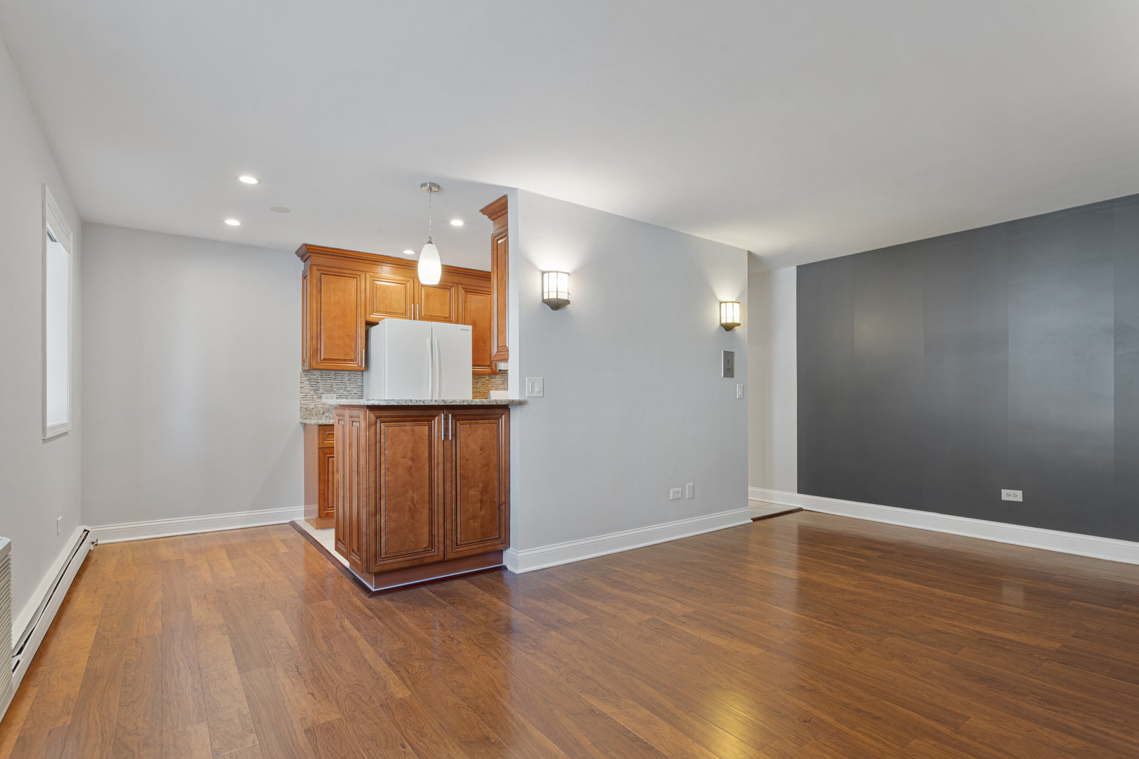 6201 N Kenmore Avenue 302