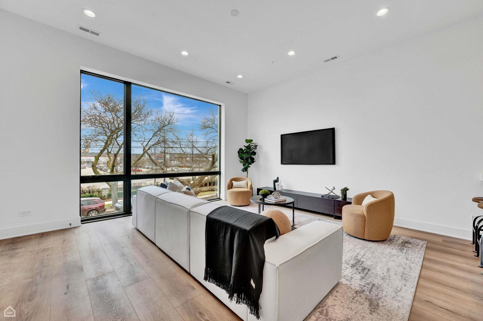 1612 W Hastings Street 100
