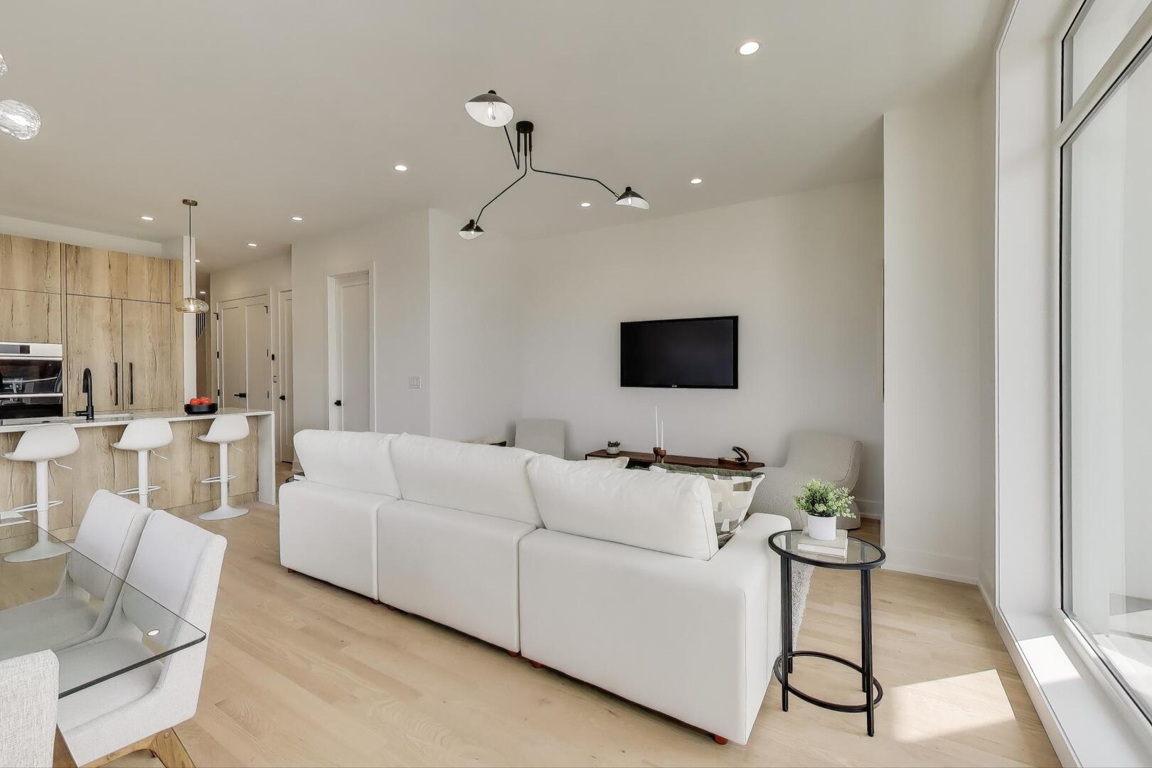 2456 W Cortez Street 3W