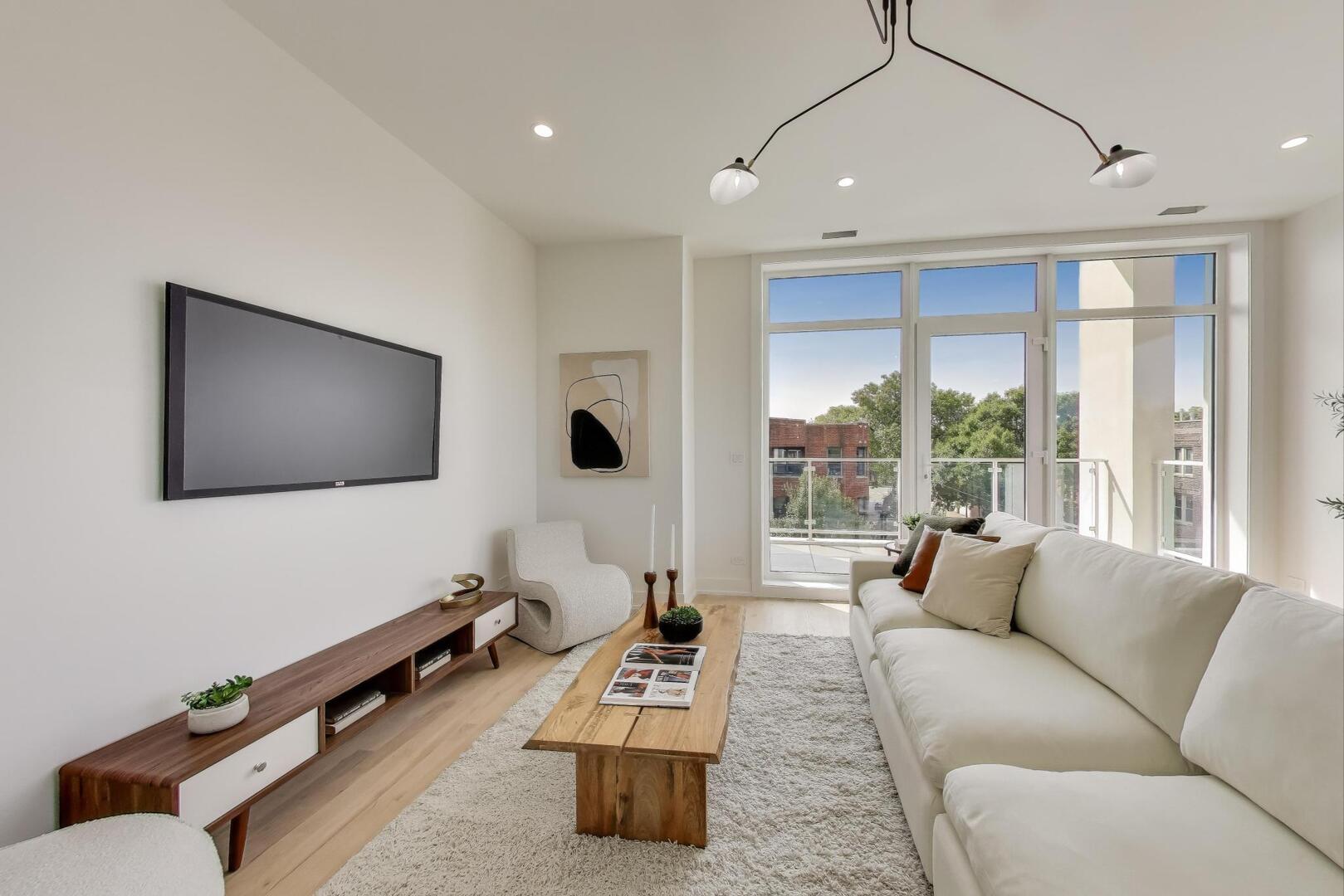 2456 W Cortez Street 3W