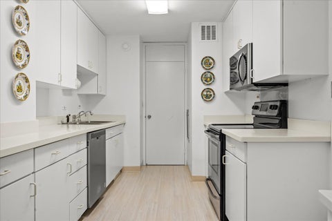 Tiny photo for 1630 Sheridan Road #9G, Wilmette, IL 60091 (MLS # 12702347)