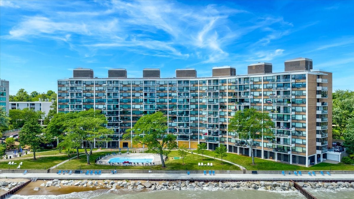 1630 Sheridan Road 9G