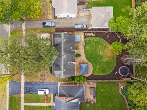 Tiny photo for 27 Indian Drive, Clarendon Hills, IL 60514 (MLS # 12494265)