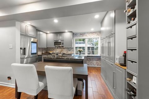 Tiny photo for 27 Indian Drive, Clarendon Hills, IL 60514 (MLS # 12494265)