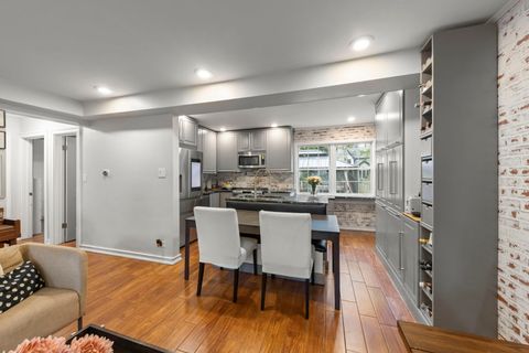 Tiny photo for 27 Indian Drive, Clarendon Hills, IL 60514 (MLS # 12494265)