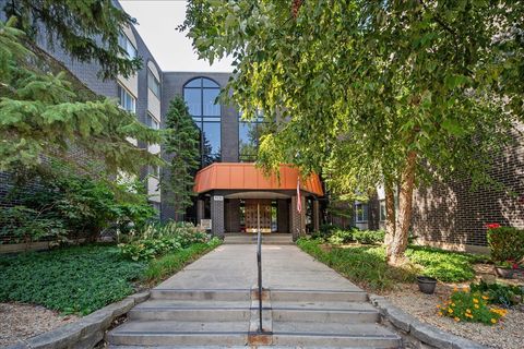 Photo of 9530 N Lamon Avenue #403, Skokie, IL 60077 (MLS # 12477549)