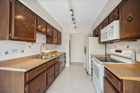 Tiny photo for 9530 N Lamon Avenue #403, Skokie, IL 60077 (MLS # 12477549)