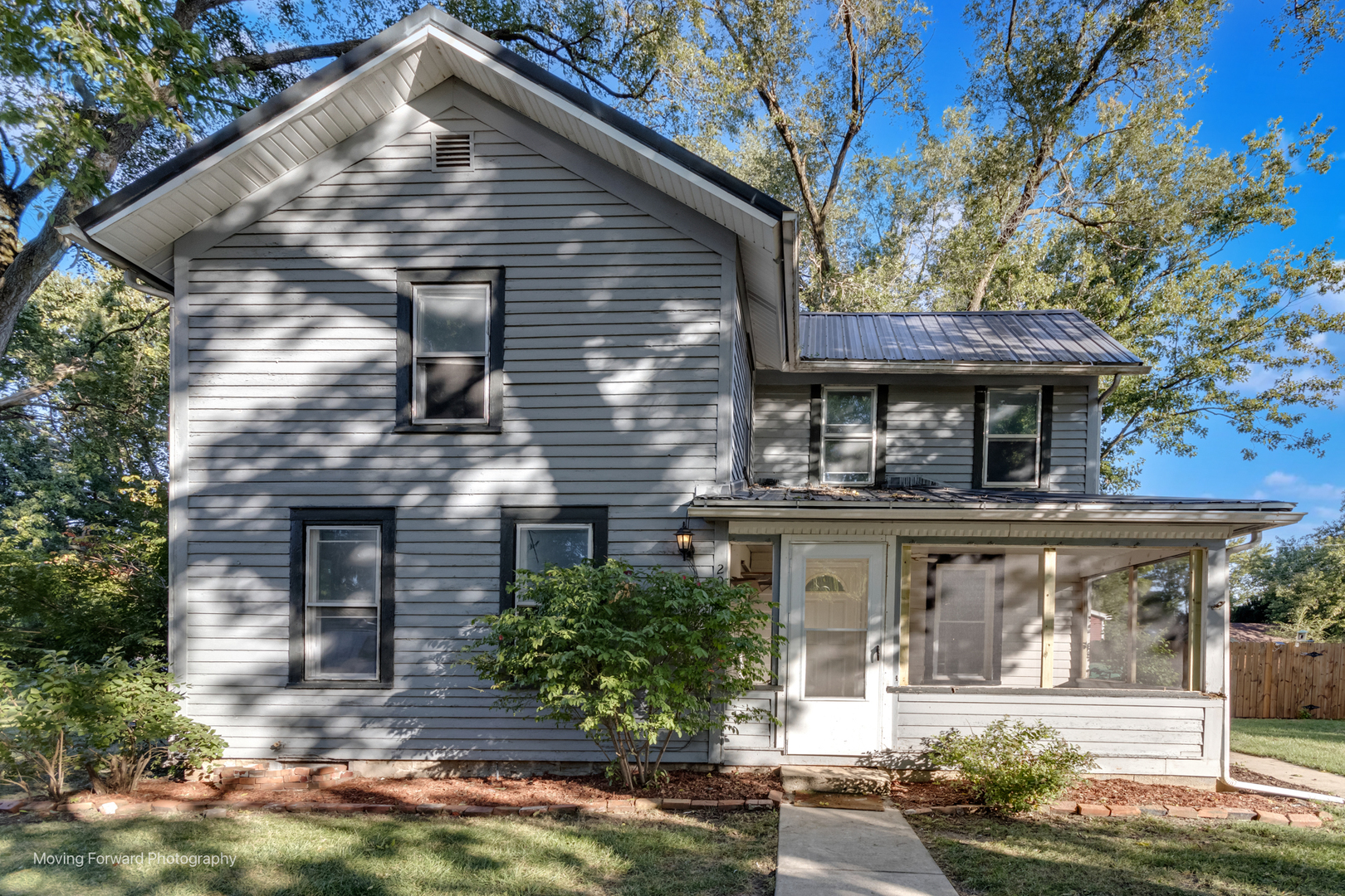 208 W Sycamore Street