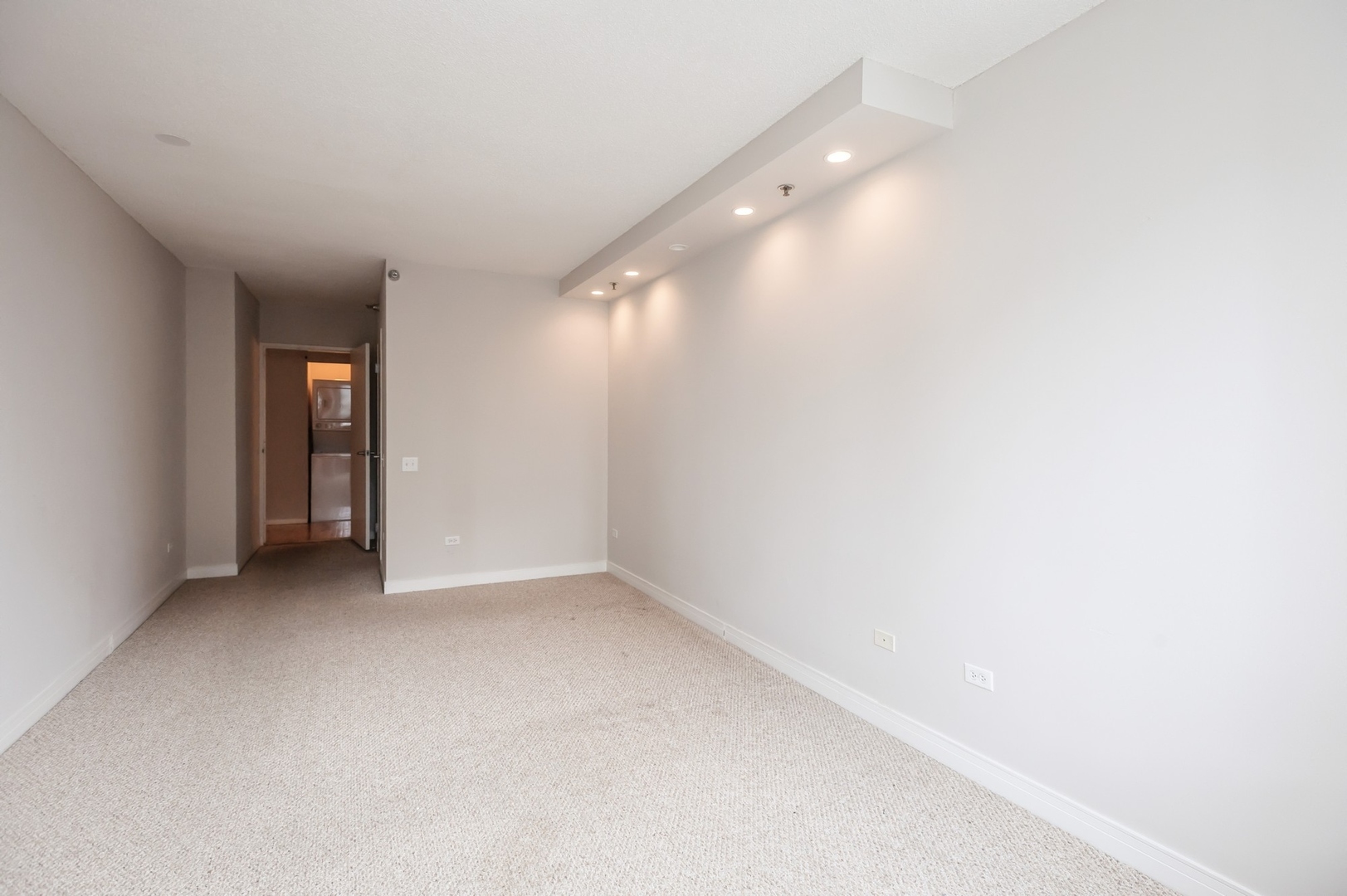 Chicago, Illinois 60611, United States, 1 Bedroom Bedrooms, ,1 BathroomBathrooms,Residential,Active,232597