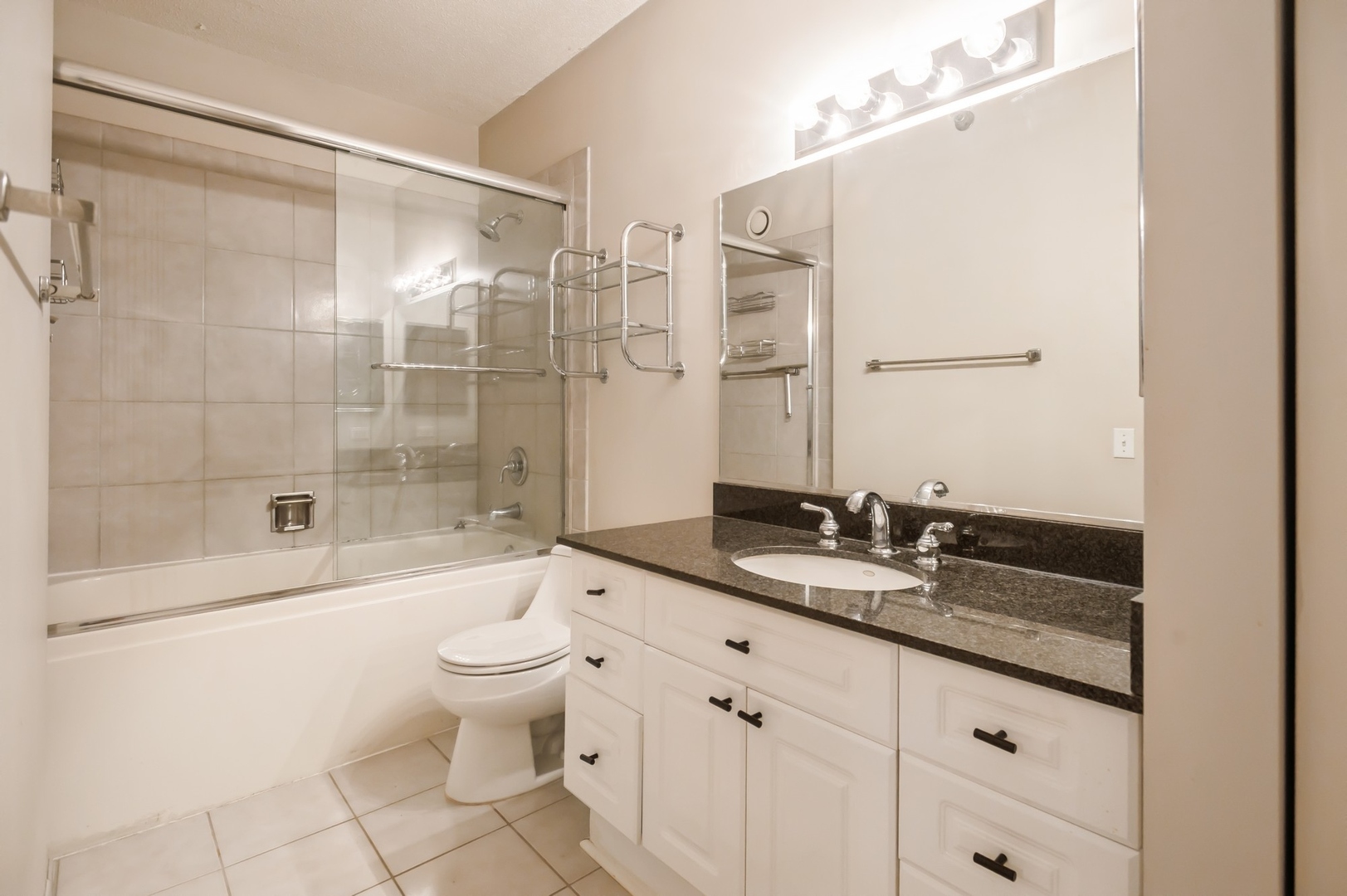 Chicago, Illinois 60611, United States, 1 Bedroom Bedrooms, ,1 BathroomBathrooms,Residential,Active,232597