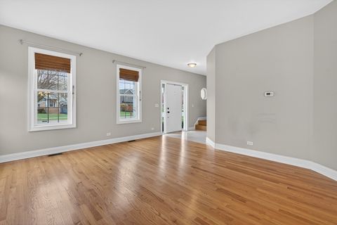 Tiny photo for 702 Pinehurst Drive, North Aurora, IL 60542 (MLS # 12591753)