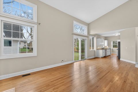 Tiny photo for 702 Pinehurst Drive, North Aurora, IL 60542 (MLS # 12591753)