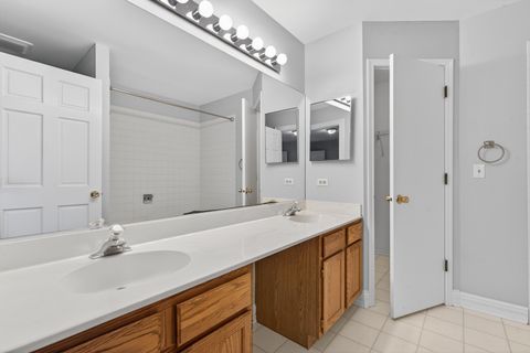 Tiny photo for 702 Pinehurst Drive, North Aurora, IL 60542 (MLS # 12591753)