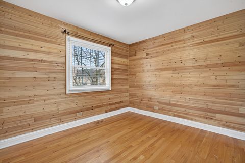 Tiny photo for 702 Pinehurst Drive, North Aurora, IL 60542 (MLS # 12591753)