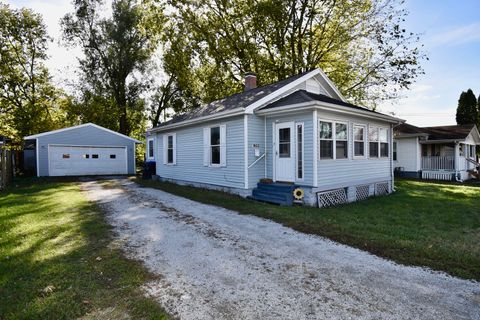 Tiny photo for 1622 Illinois Street, Bloomington, IL 61701 (MLS # 12506158)