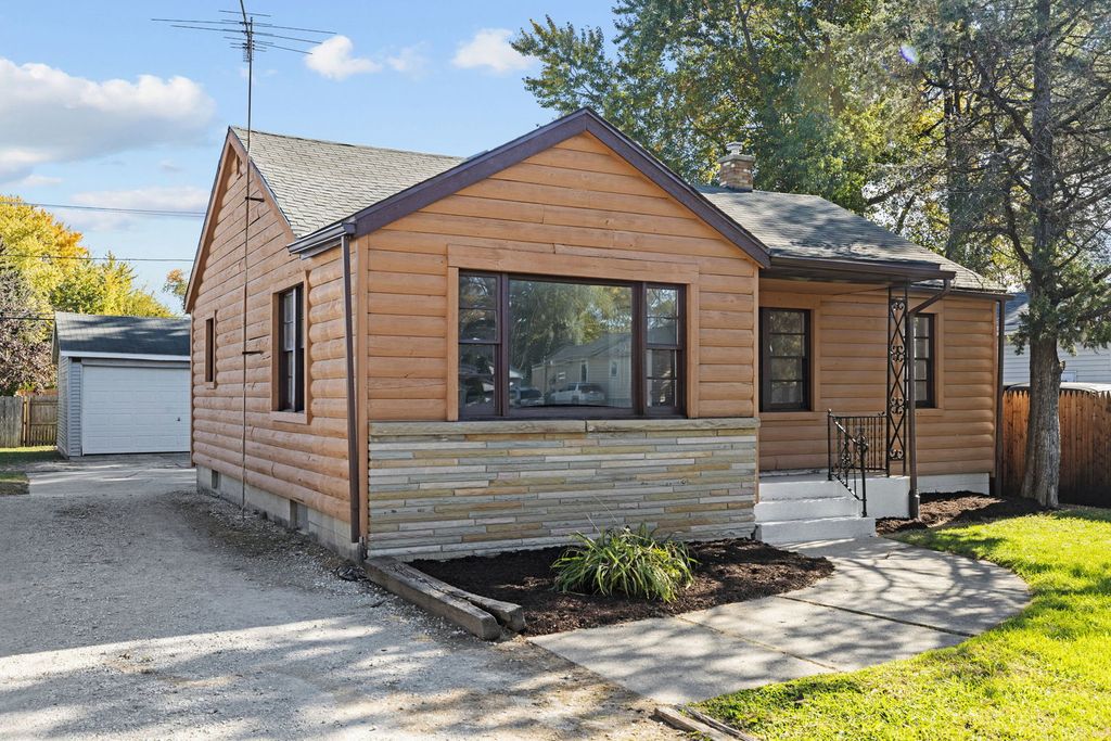 Photo for 1222 Gates Street, Aurora, IL 60505 (MLS # 12507188)