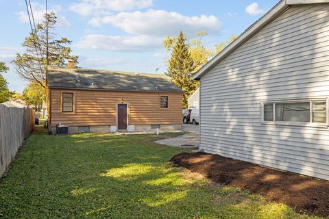 Tiny photo for 1222 Gates Street, Aurora, IL 60505 (MLS # 12507188)