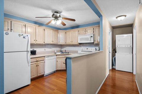 Tiny photo for 2000 Saint Regis Drive #6G, Lombard, IL 60148 (MLS # 12492347)