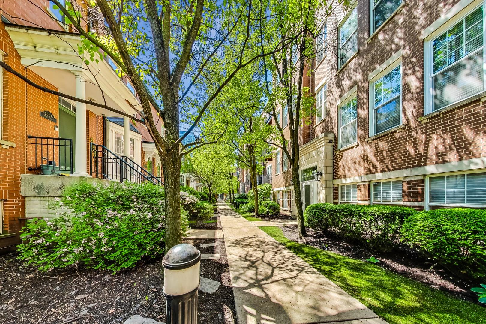 301 W GOETHE Street 304C