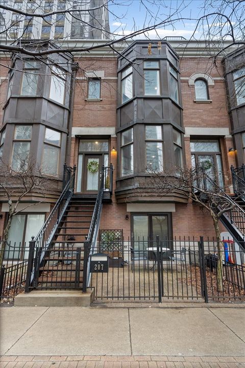 207 E 13TH Street Chicago IL 60605