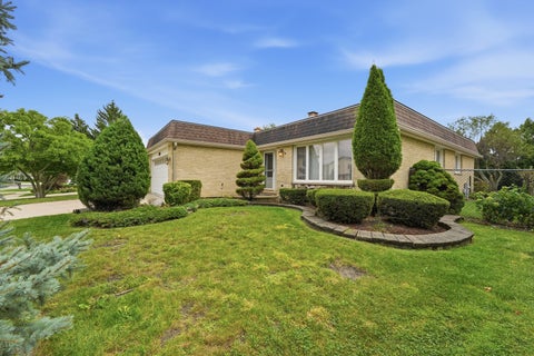 Tiny photo for 139 Harding Avenue, Des Plaines, IL 60016 (MLS # 12754140)