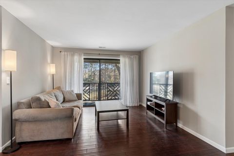 Tiny photo for 1733 Harrow Court #B, Wheaton, IL 60189 (MLS # 12572913)