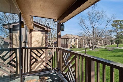 Tiny photo for 1733 Harrow Court #B, Wheaton, IL 60189 (MLS # 12572913)