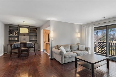 Tiny photo for 1733 Harrow Court #B, Wheaton, IL 60189 (MLS # 12572913)