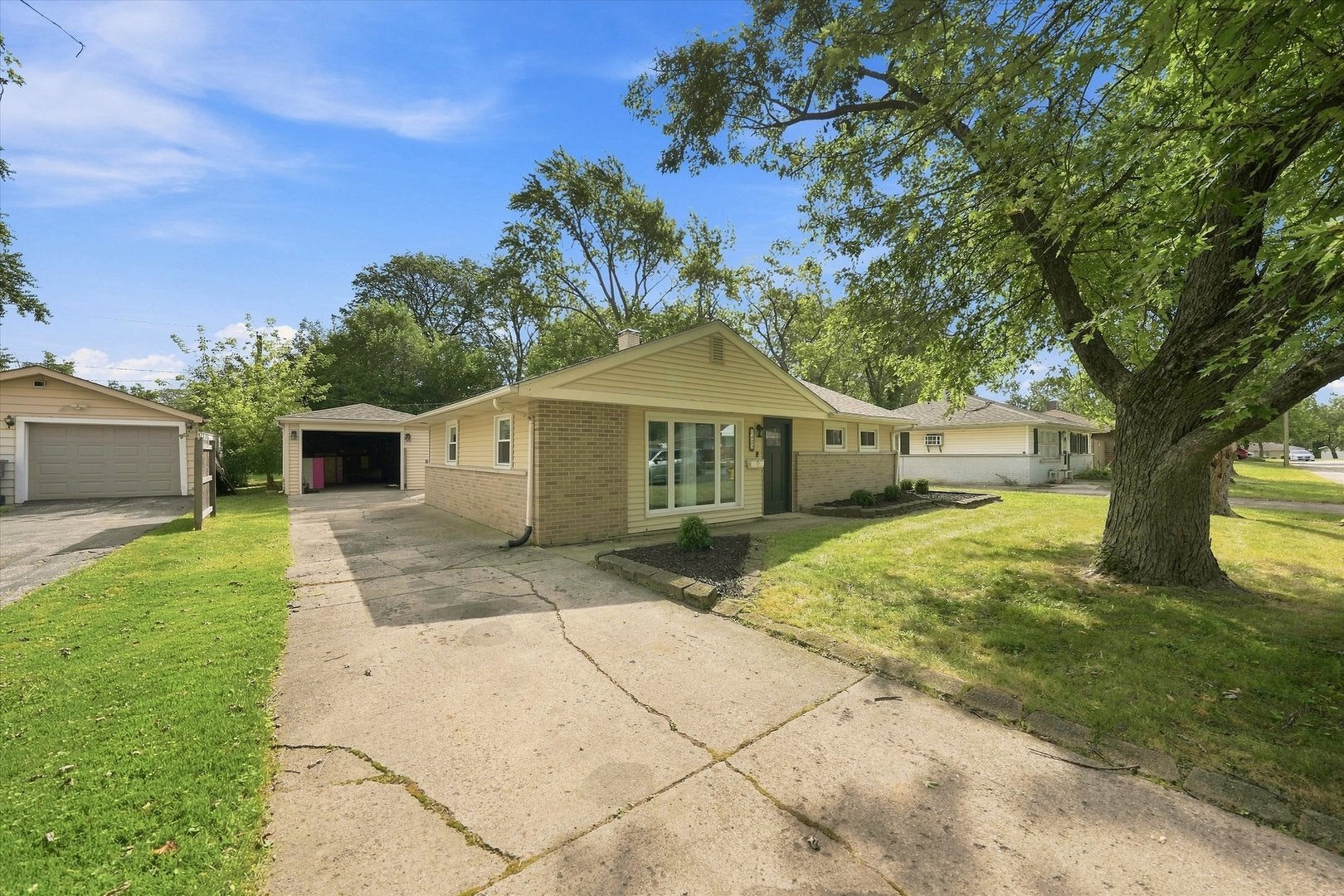 422 Suwanee Street