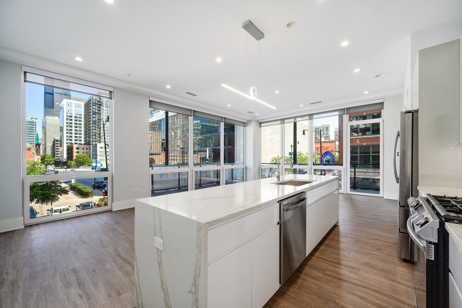 812 W Adams Street 200