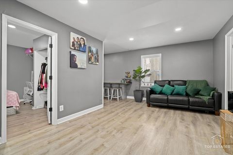 Tiny photo for 268 N Gifford Street, Elgin, IL 60120 (MLS # 12552351)