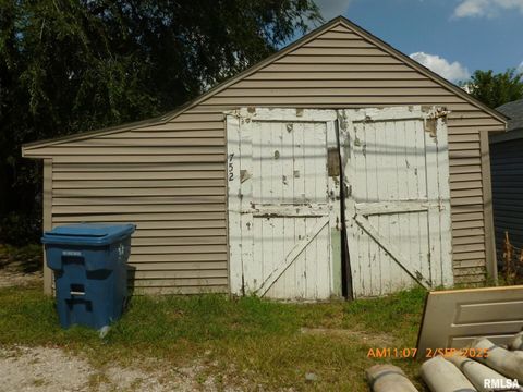 Tiny photo for 752 17TH Avenue, East Moline, IL 61244 (MLS # QC4267730)