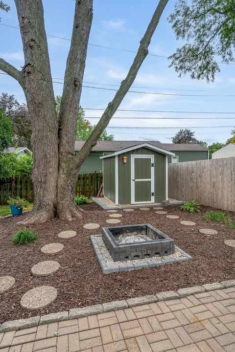 Tiny photo for 1923 Glenn Street, Bettendorf, IA 52722 (MLS # 12759308)