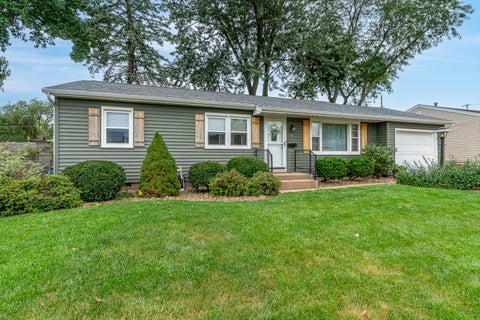 Tiny photo for 1923 Glenn Street, Bettendorf, IA 52722 (MLS # 12759308)