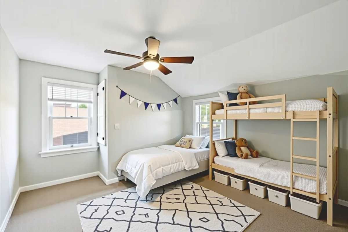 Evanston, Illinois 60202, United States, 3 Bedrooms Bedrooms, ,1 BathroomBathrooms,Residential,Active,223073