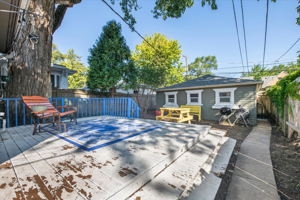 Evanston, Illinois 60202, United States, 3 Bedrooms Bedrooms, ,1 BathroomBathrooms,Residential,Active,223073