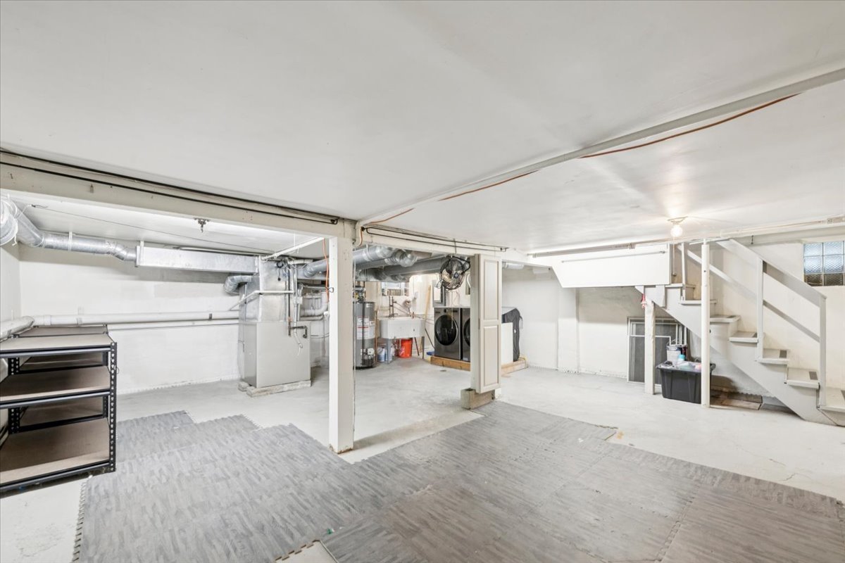 Evanston, Illinois 60202, United States, 3 Bedrooms Bedrooms, ,1 BathroomBathrooms,Residential,Active,223073