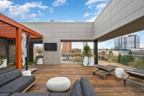 Tiny photo for 1625 N Burling Street #401, Chicago, IL 60614 (MLS # 12541515)