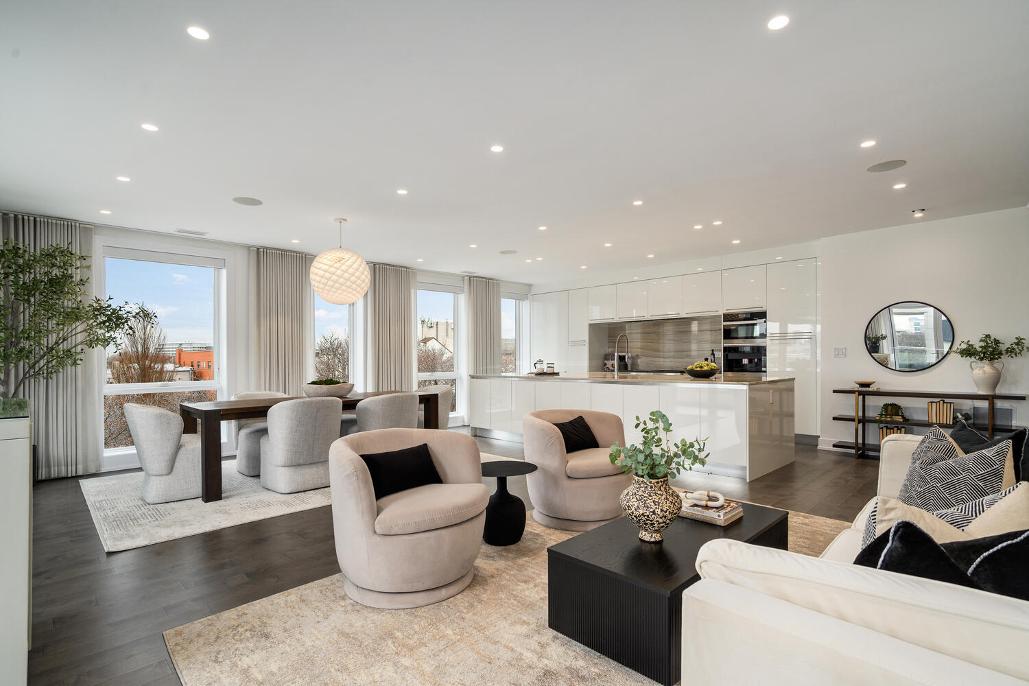 1625 N Burling Street 401