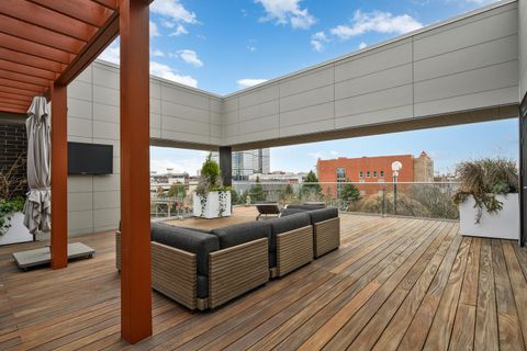 Tiny photo for 1625 N Burling Street #401, Chicago, IL 60614 (MLS # 12541515)