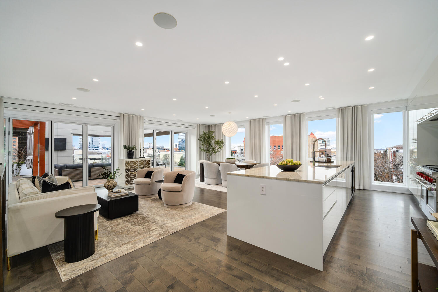 1625 N Burling Street 401