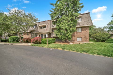 Tiny photo for 138 E Bailey Road #M, Naperville, IL 60565 (MLS # 12739166)