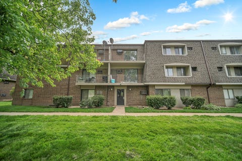 Tiny photo for 138 E Bailey Road #M, Naperville, IL 60565 (MLS # 12739166)