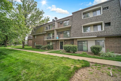 Tiny photo for 138 E Bailey Road #M, Naperville, IL 60565 (MLS # 12739166)