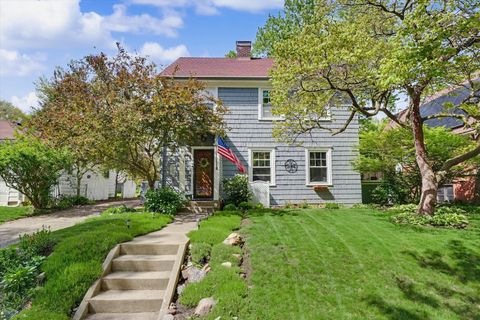 Tiny photo for 1104 W Green Street, Champaign, IL 61821 (MLS # 12619472)